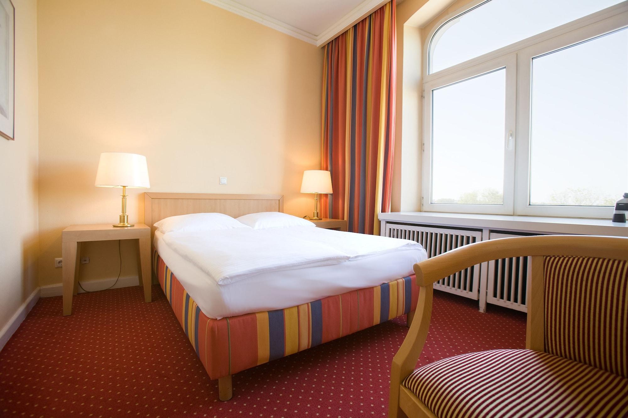 Relexa Hotel Bellevue an der Alster Hamburg Zimmer foto